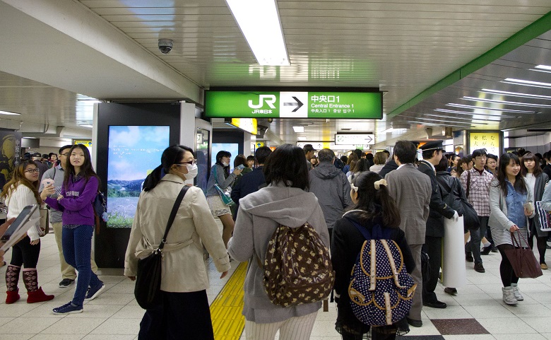 池袋に向かう電車内で……